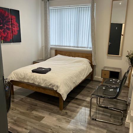 Zams Rooms Stoke-on-Trent Bagian luar foto