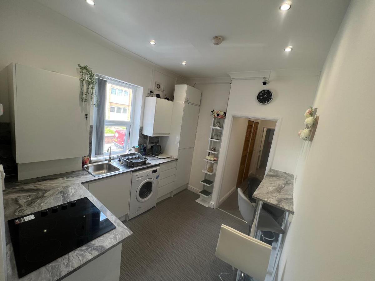 Zams Rooms Stoke-on-Trent Bagian luar foto