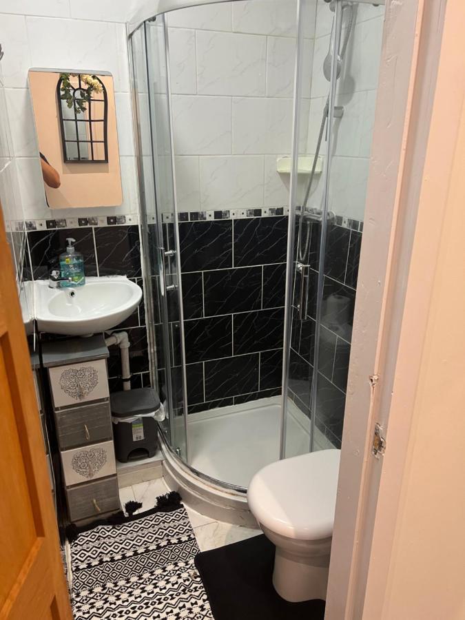 Zams Rooms Stoke-on-Trent Bagian luar foto